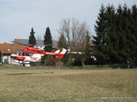 Rettungshubschrauber im Landeanflug.