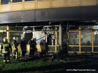 Die zwei zerstörten Klassenzimmer von außen.